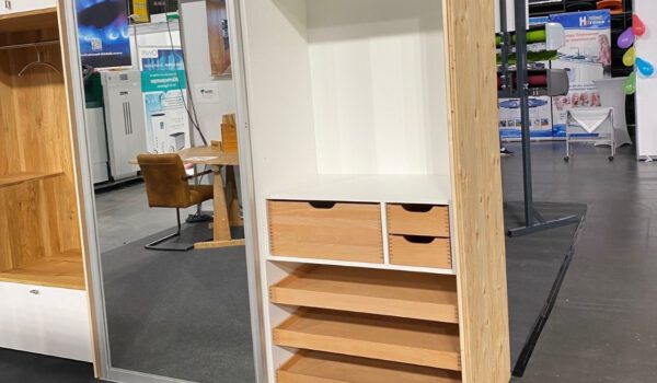 Spiegeltüren mit Schüben